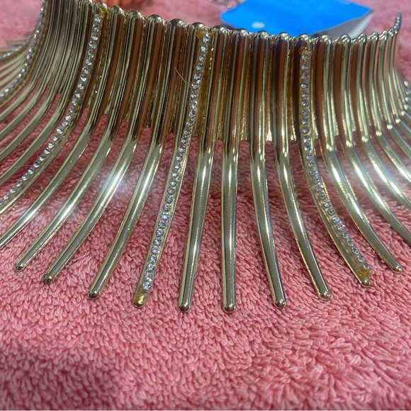 Beautiful diamond accented necklace. Gold color turn heads with unique design. - Picture 3 of 4